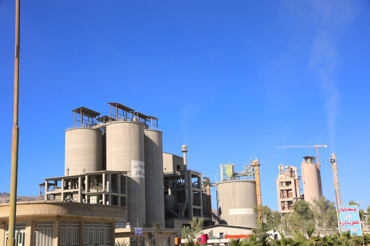 بازدید اعضای کمیسیون اجتماعی از کارخانه سیمان خاش