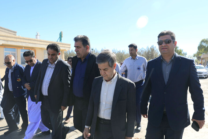 بازدید اعضای کمیسیون اجتماعی از کارخانه سیمان خاش