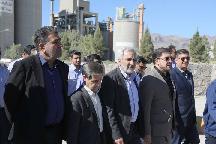 بازدید اعضای کمیسیون اجتماعی از کارخانه سیمان خاش