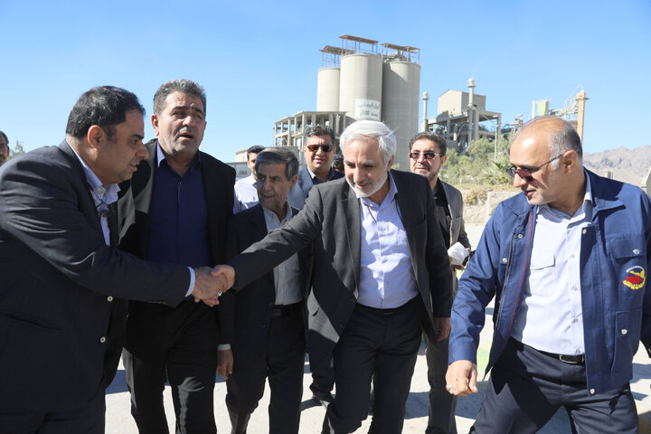 بازدید اعضای کمیسیون اجتماعی از کارخانه سیمان خاش