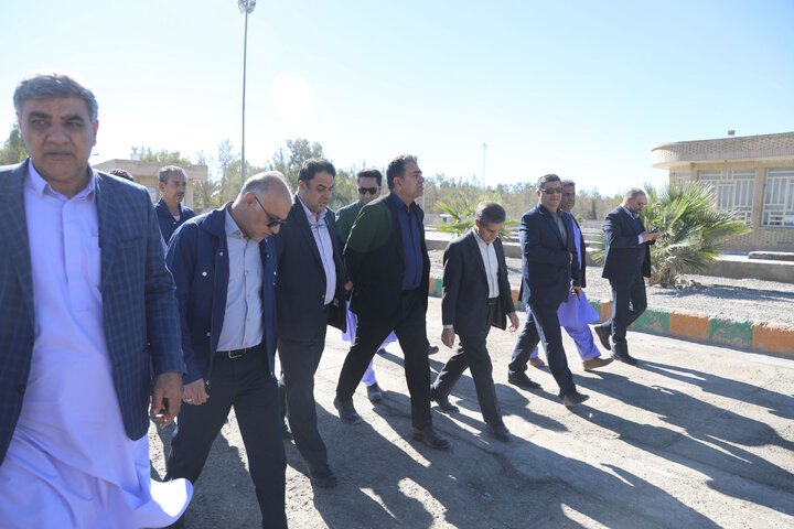 بازدید اعضای کمیسیون اجتماعی از کارخانه سیمان خاش