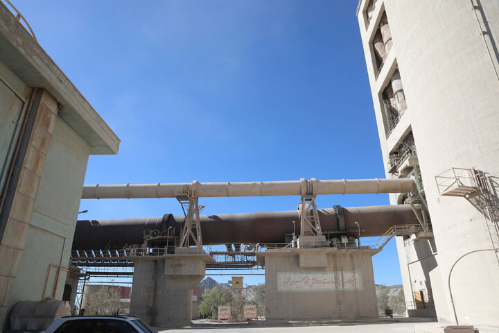 بازدید اعضای کمیسیون اجتماعی از کارخانه سیمان خاش