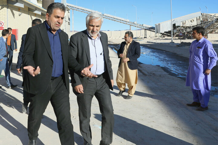 بازدید اعضای کمیسیون اجتماعی از معدن و کارخانه طلای صدر تفتان