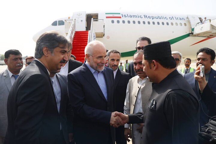 استقبال از دکتر در کراچی