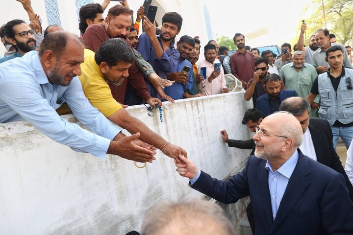 حضور محمدباقر قالیباف در نماز جمعه مسجد یثرب شهر کراچی پاکستان