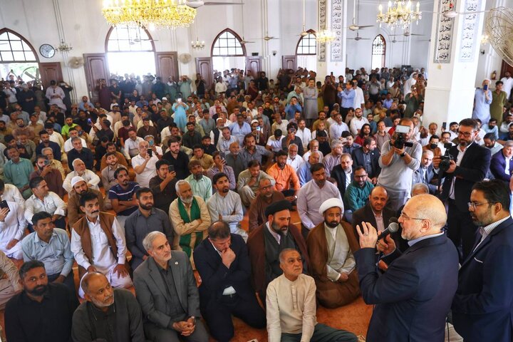 حضور محمدباقر قالیباف در نماز جمعه مسجد یثرب شهر کراچی پاکستان