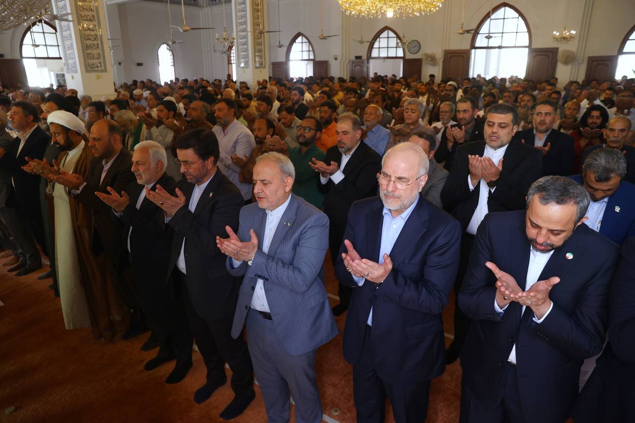 امت اسلامی باید به صورت یکپارچه و محکم در مقابل رژیم صهیونیستی بایستند