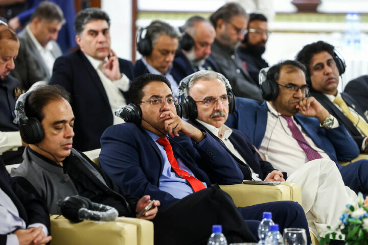 نشست دکتر قالیباف با فعالان اقتصادی پاکستان و ایران