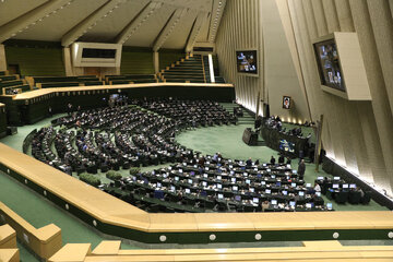 در صحن؛ اصلاح نحوه اجرای محکومیت‌های مالی روی میز بهارستان