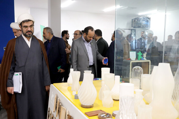 بازدید اعضای کمیسیون فرهنگی از مجموعه کارستان بهارستان حوزه هنری