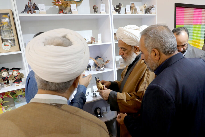 بازدید اعضای کمیسیون فرهنگی از مجموعه کارستان بهارستان حوزه هنری