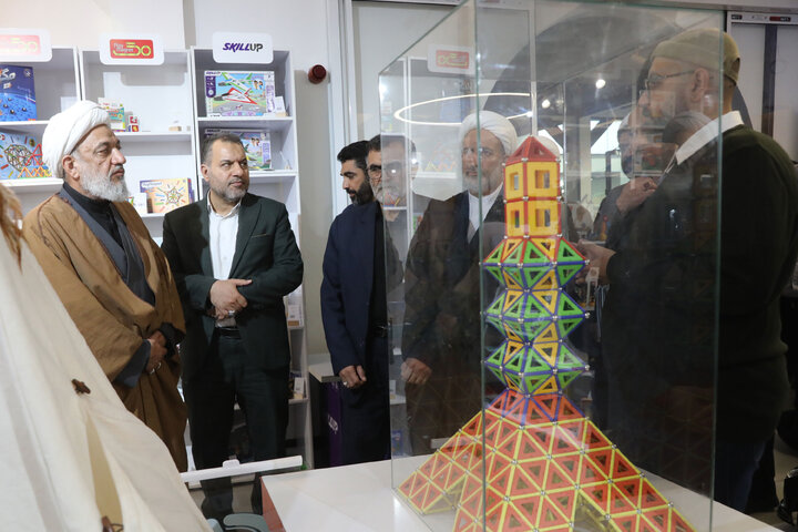 بازدید اعضای کمیسیون فرهنگی از مجموعه کارستان بهارستان حوزه هنری