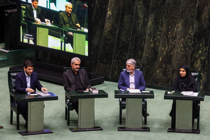 جلسه علنی مجلس شورای اسلامی(بررسی اجرای برنامه هفتم در سال اول)