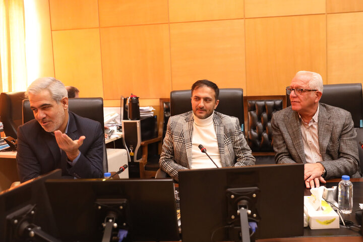 نشست  نماینده چناران، طرقبه و شاندیز با دامداران