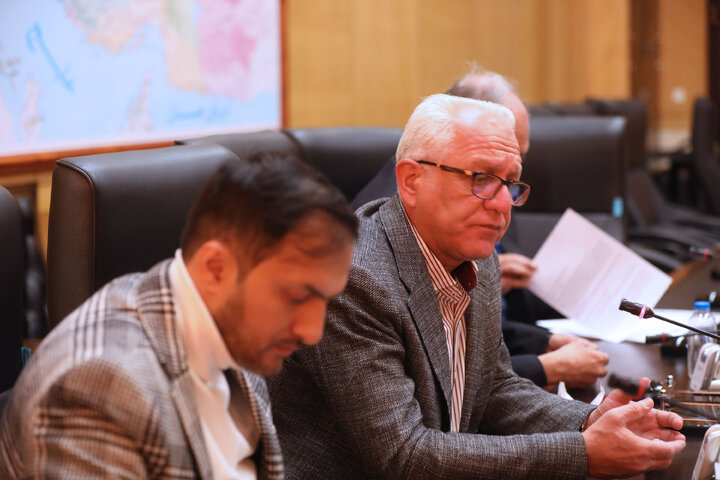 نشست  نماینده چناران، طرقبه و شاندیز با دامداران