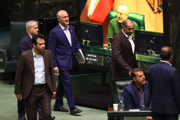 جلسه علنی مجلس شورای اسلامی نوبت صبح روز دوم (بررسی اجرای برنامه هفتم در سال اول)