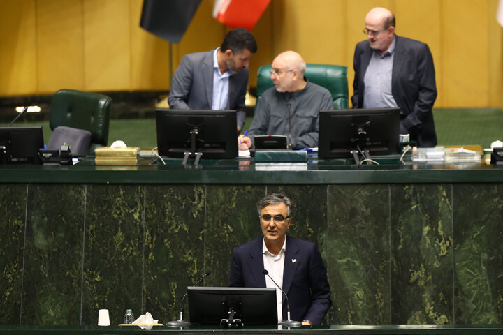 جلسه علنی مجلس شورای اسلامی نوبت صبح روز دوم (بررسی اجرای برنامه هفتم در سال اول)