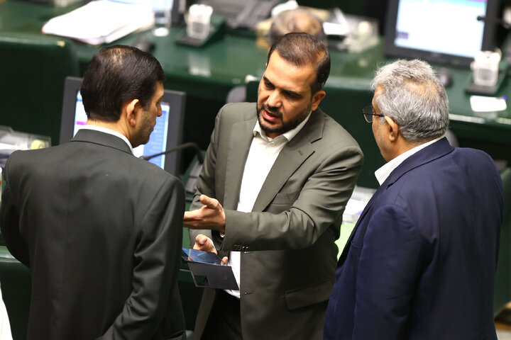 جلسه علنی مجلس شورای اسلامی نوبت صبح روز دوم (بررسی اجرای برنامه هفتم در سال اول)