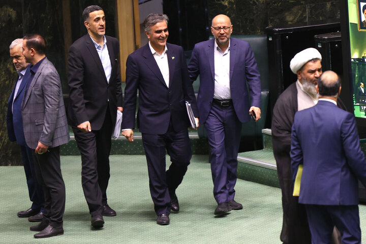 جلسه علنی مجلس شورای اسلامی نوبت صبح روز دوم (بررسی اجرای برنامه هفتم در سال اول)