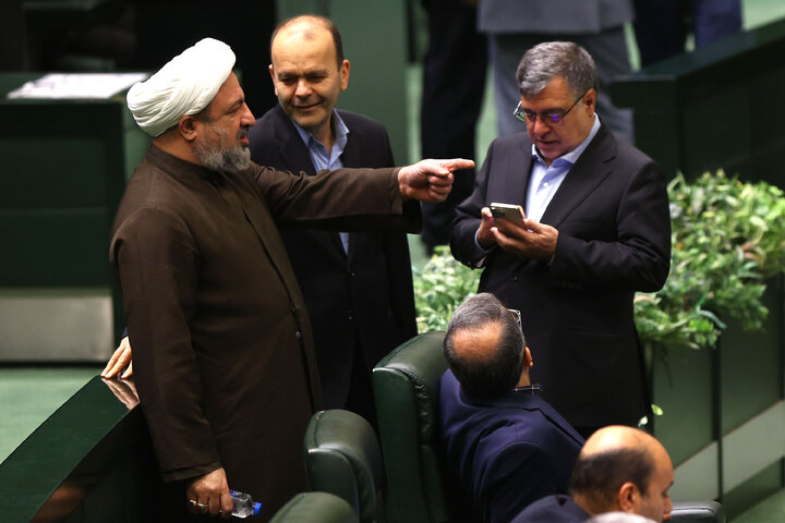 جلسه علنی مجلس شورای اسلامی نوبت صبح روز دوم (بررسی اجرای برنامه هفتم در سال اول)