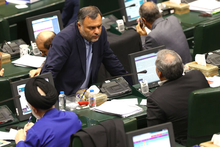 جلسه علنی مجلس شورای اسلامی نوبت صبح روز دوم (بررسی اجرای برنامه هفتم در سال اول)