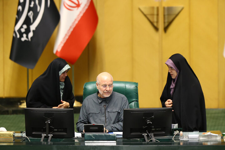 ادامه نشست علنی نوبت صبح سه شنبه 20 آبان