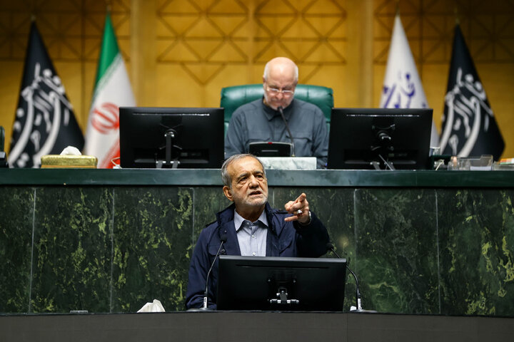 بررسی اجرای برنامه هفتم در صحن علنی مجلس با حضور رئیس جمهور