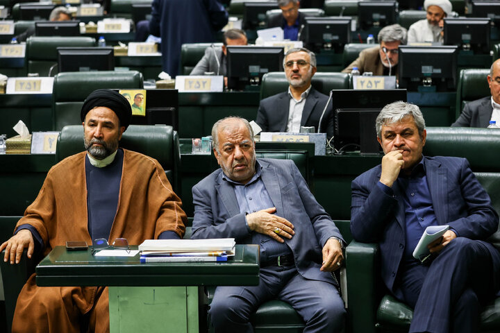 بررسی اجرای برنامه هفتم در صحن علنی مجلس با حضور رئیس جمهور