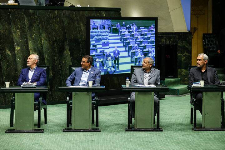 بررسی اجرای برنامه هفتم در صحن علنی مجلس با حضور رئیس جمهور