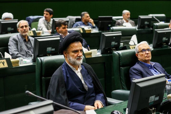 بررسی اجرای برنامه هفتم در صحن علنی مجلس با حضور رئیس جمهور