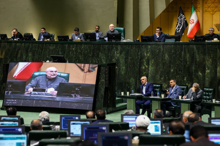 بررسی اجرای برنامه هفتم در صحن علنی مجلس با حضور رئیس جمهور