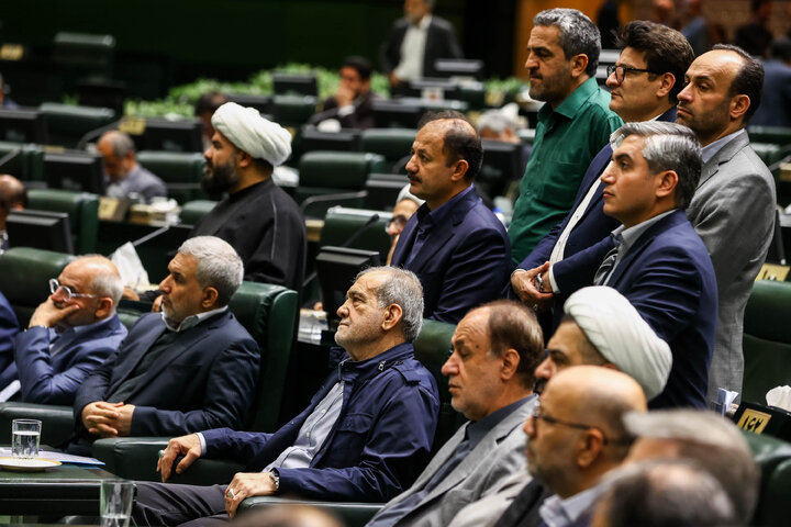 بررسی اجرای برنامه هفتم در صحن علنی مجلس با حضور رئیس جمهور