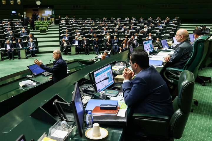 بررسی اجرای برنامه هفتم در صحن علنی مجلس با حضور رئیس جمهور