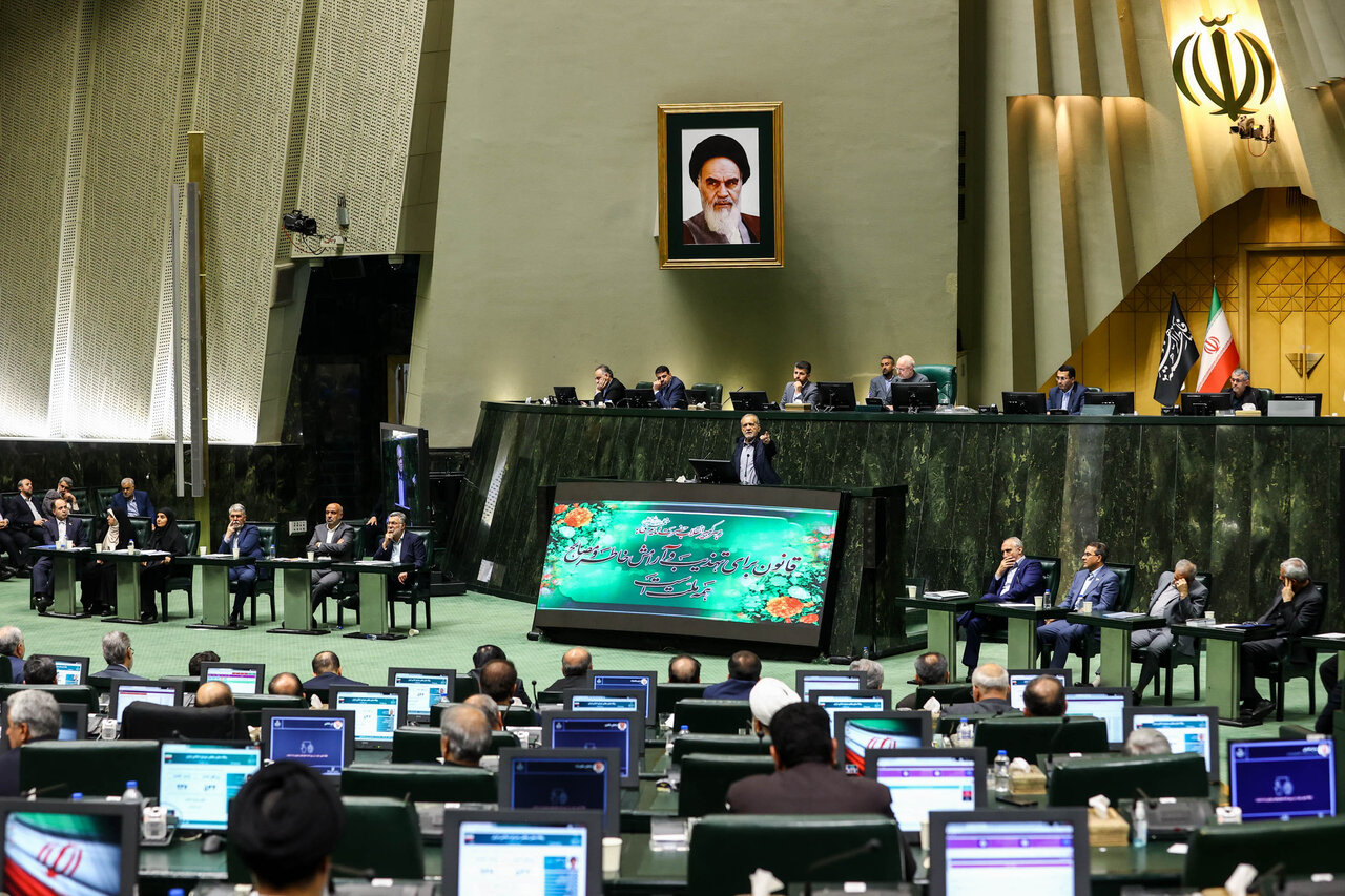 عدم تطبیق بودجه ۱۴۰۴ با اهداف و احکام برنامه