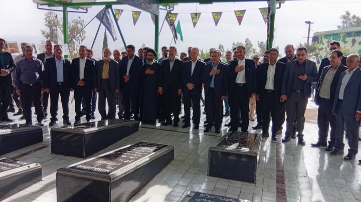 ادای احترام اعضای کمیسیون شوراها به مقام شهدای گمنام استان فارس