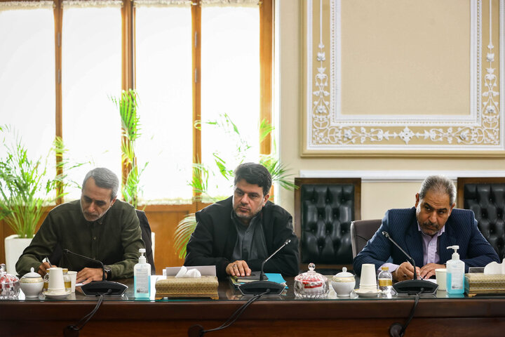 دیدار مجمع نمایندگان استان اصفهان با دکتر قالیباف