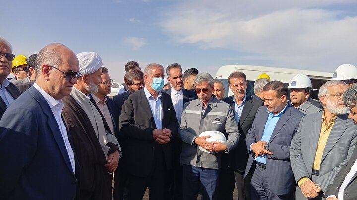 احداث پارک بانوان در شهر سروستان کلنگ زنی شد