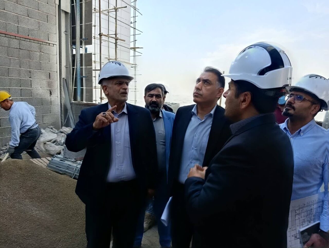 بازدید بشیری از فاز دوم بیمارستان ۱۲۹ تختخوابی زعیم در شریفآباد/ضرورت تسریع در بهره برداری از بیمارستان زعیم شریف آباد