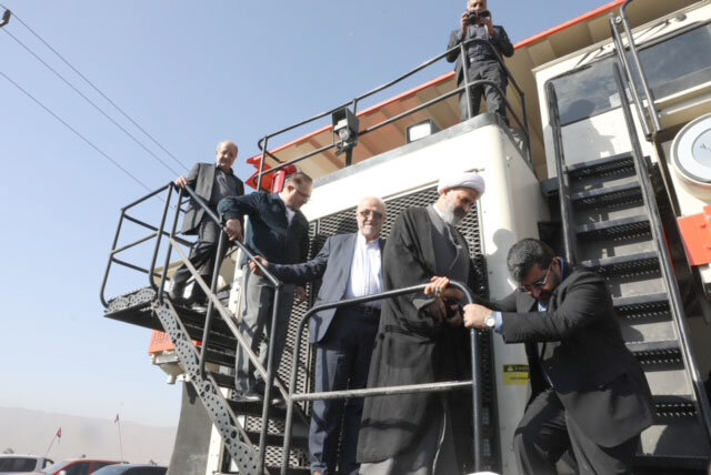 بازدید رییس و اعضای کمیسیون اصل نود مجلس از مجموعه معدنی، صنعتی گوهر زمین‎