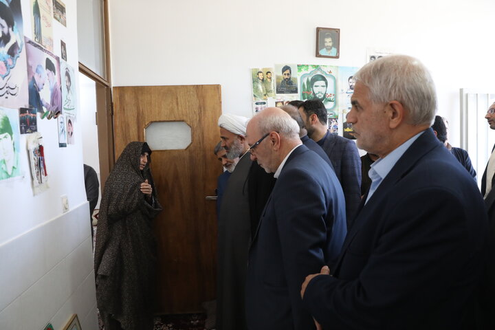 عیادت از مادر شهید زندی نیا