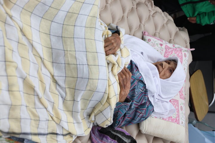 عیادت از مادر شهید زندی نیا