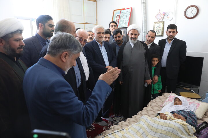 عیادت از مادر شهید زندی نیا