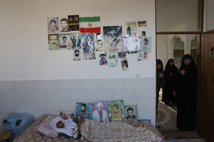 عیادت از مادر شهید زندی نیا