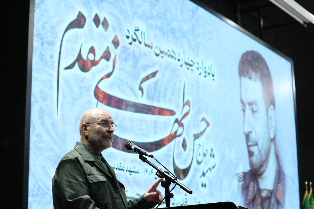 نقش شهدا صرفا در میدان جنگ نبود بلکه در ساختن اعتماد ملی برای جامعه بود/ صبر و مقاومت، ضدحمله به جنگ شناختی دشمن است/ شهدا در برابر بحرانها و سختیها تردید به خود راه ندادند