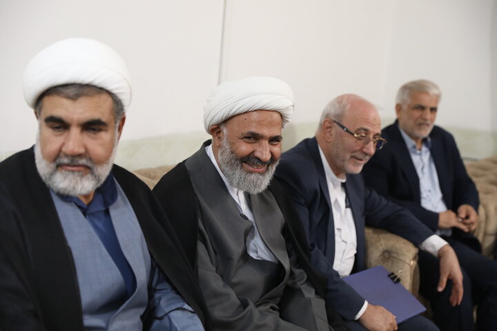 اعضا کمیسیون اصل نود با خانواده شهید شیرخانی