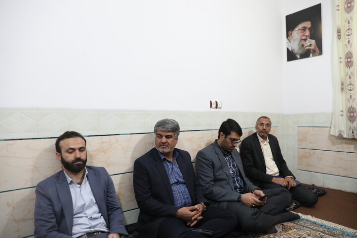 اعضا کمیسیون اصل نود با خانواده شهید شیرخانی