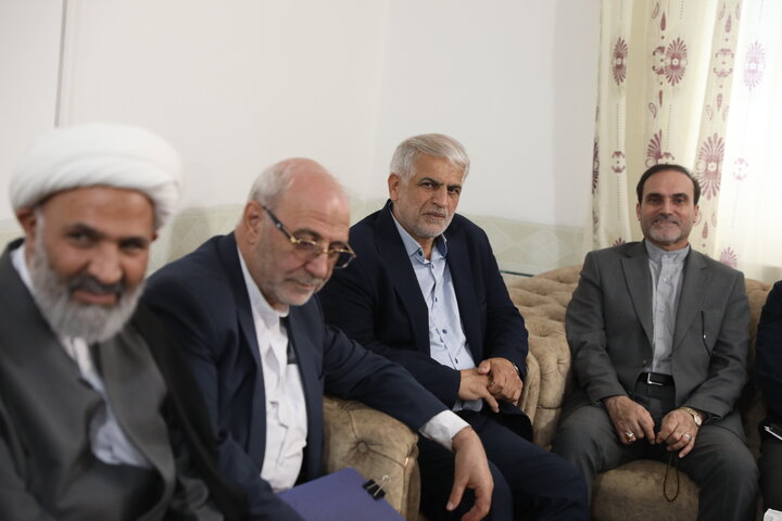 اعضا کمیسیون اصل نود با خانواده شهید شیرخانی