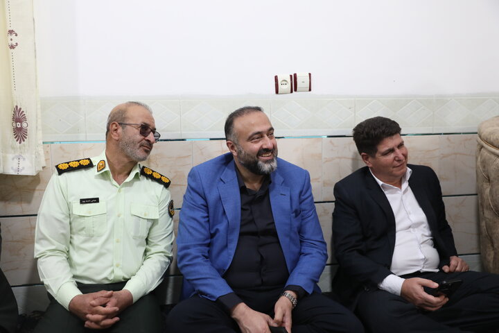 اعضا کمیسیون اصل نود با خانواده شهید شیرخانی