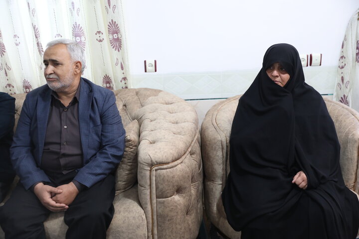 اعضا کمیسیون اصل نود با خانواده شهید شیرخانی