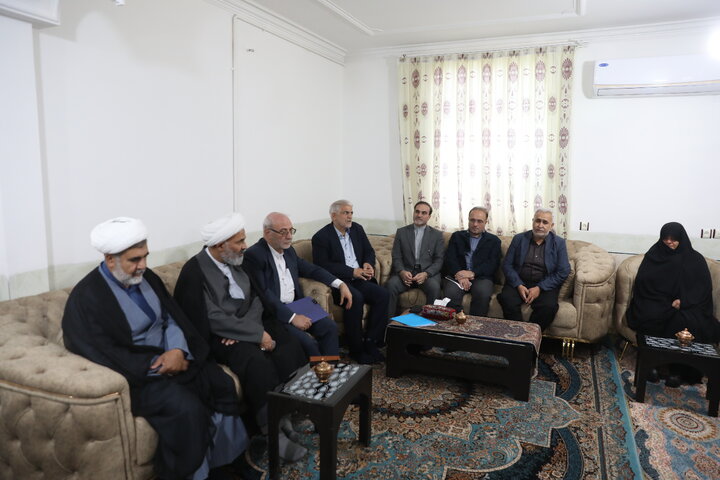 اعضا کمیسیون اصل نود با خانواده شهید شیرخانی